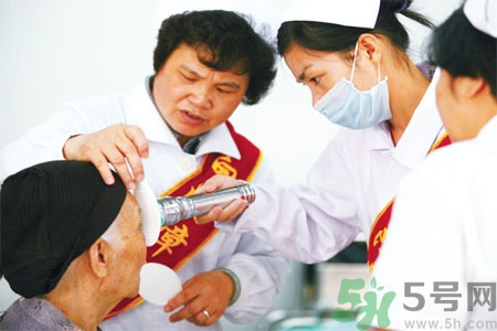 白內(nèi)障的護理措施是什么？白內(nèi)障的飲食護理有哪些？