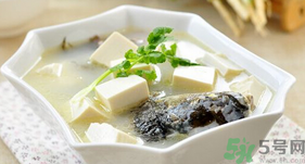 孕婦喝鯽魚(yú)湯有什么好處？孕婦喝鯽魚(yú)湯的功效與作用