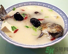 孕婦喝鯽魚(yú)湯有什么好處？孕婦喝鯽魚(yú)湯的功效與作用