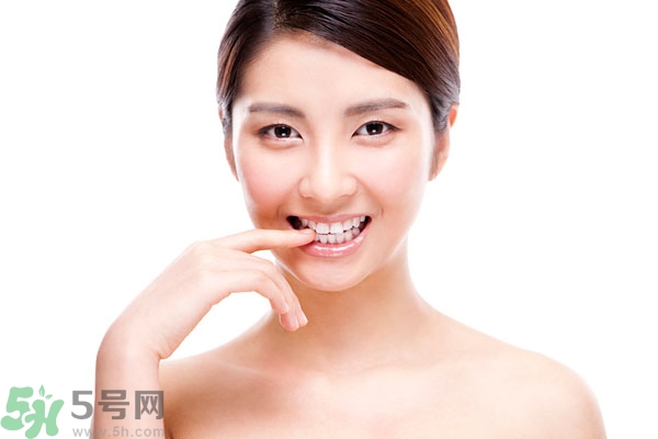 寶寶為什么喜歡咬指甲？寶寶咬指甲是怎么回事？