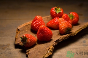 草莓有點(diǎn)爛還能吃嗎？草莓爛了一點(diǎn)還能吃嗎？