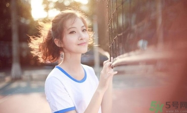 13歲女生平胸怎么辦？13歲女生平胸正常嗎？