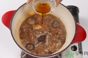 板栗燉鴨好還是燉雞好？栗子燒雞的家常做法