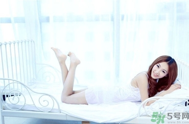 初一女孩能穿情趣內(nèi)衣嗎？初中女生應(yīng)該穿什么內(nèi)衣？