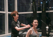 女生去健身房怎么穿衣服？女生去健身房穿什么鞋？