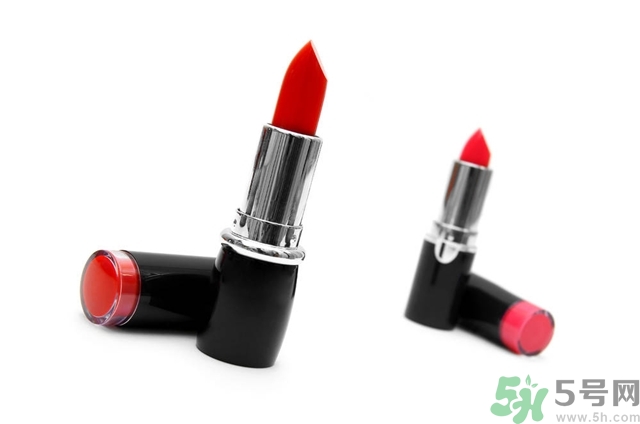 皮膚黑涂什么顏色口紅好看？皮膚白涂什么顏色的口紅？