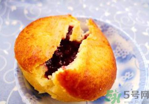 月餅裂開了是怎么回事？月餅開裂了可以吃嗎？