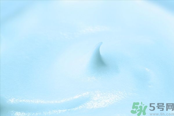 妝前乳可以代替隔離霜嗎？妝前乳可以代替乳液嗎？