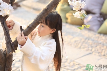 11歲女孩胸部發(fā)育正常嗎？11歲女生的標(biāo)準(zhǔn)胸圍是多少？