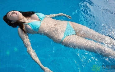 19歲女生胸小怎么辦？19歲女生胸還會發(fā)育么？