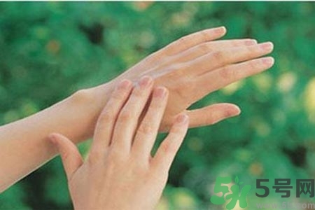 ?手指關(guān)節(jié)疼痛的危害？如何緩解手指關(guān)節(jié)疼痛？