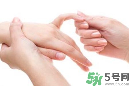 ?手指關(guān)節(jié)疼痛的危害？如何緩解手指關(guān)節(jié)疼痛？