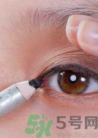 眼線怎么畫好看圖解？單眼皮怎么畫眼線好看？