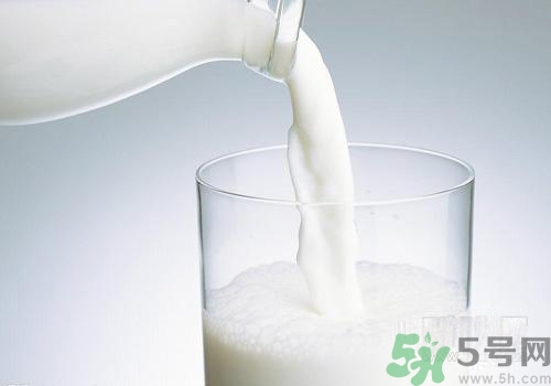 晚上喝純牛奶會長胖嗎？純牛奶什么喝比較好？