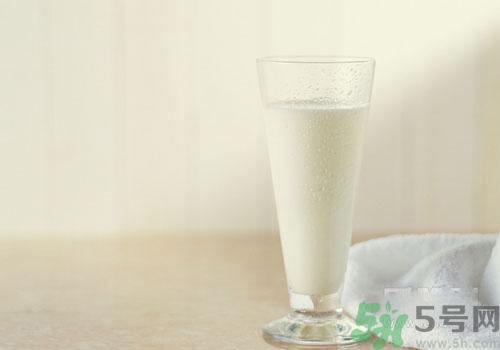 晚上喝純牛奶會長胖嗎？純牛奶什么喝比較好？