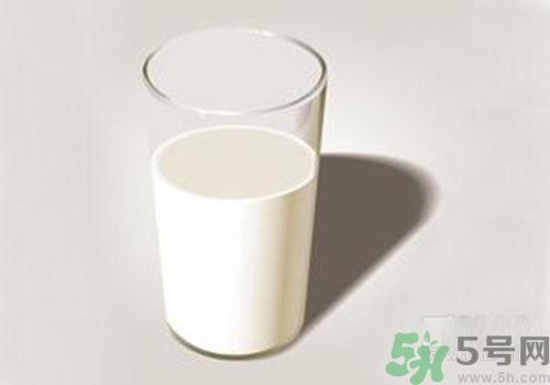 喝純牛奶會上火嗎？喝純牛奶有什么壞處？