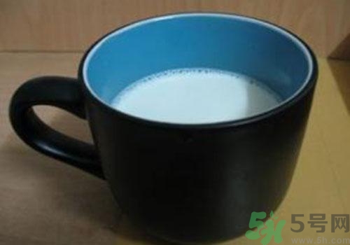 喝純牛奶會上火嗎？喝純牛奶有什么壞處？