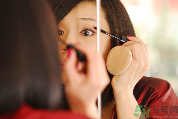 眼影可以當(dāng)眉粉用嗎？眼影可以當(dāng)鼻影用嗎？