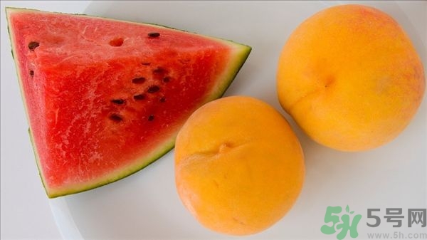 凍成冰的西瓜能吃嗎？吃西瓜拉肚子是怎么回事？