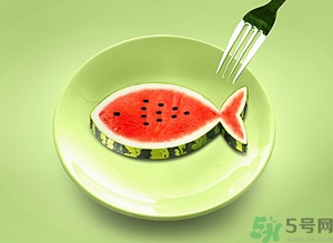 凍成冰的西瓜能吃嗎？吃西瓜拉肚子是怎么回事？
