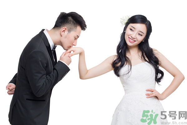 第一次接吻怎么接？和男生接吻沒感覺怎么辦？