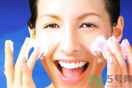 太陽穴長痘是怎么回事？太陽穴長痘的原因是什么？