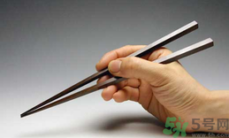 金屬筷子對(duì)人身體好不好？金屬筷子的優(yōu)缺點(diǎn)