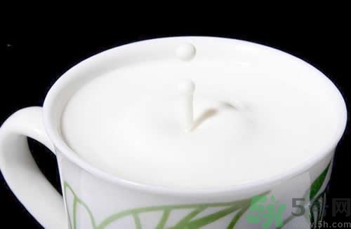 鈣片能和牛奶一起吃嗎？鈣片不能和什么一起吃？