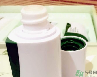韓后茶蕊嫩白系列適合什么膚質(zhì)？韓后茶蕊baby白適合敏感肌嗎？