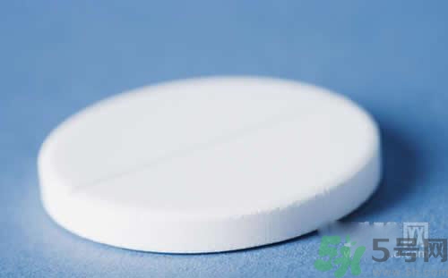 鈣片和維生素c可以一起吃嗎？鈣片和維生素一起吃好不好？