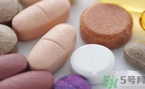 鈣片和維生素c可以一起吃嗎？鈣片和維生素一起吃好不好？