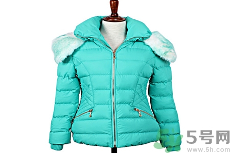 ?羽絨服可以用洗衣機(jī)洗嗎？羽絨服上油漬怎么洗？