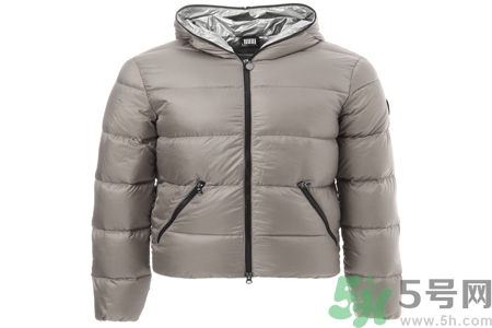 ?羽絨服可以用洗衣機(jī)洗嗎？羽絨服上油漬怎么洗？
