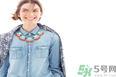 白衣服被染色怎么辦？衣服染色去除小竅門