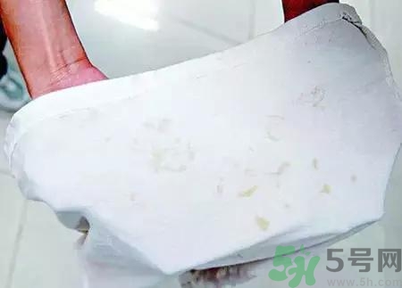 石榴水弄衣服上怎么洗？石榴汁怎么清洗？