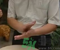 水晶月餅用的什么粉？水晶月餅的做法及配方