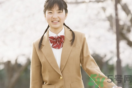 初中生女生的標(biāo)準(zhǔn)胸圍是多少？初中女生正常胸圍是多少？