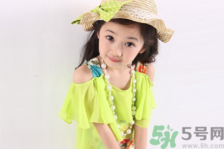 9歲女生的標準身高體重是多少？9歲女生正常身高體重是多少？