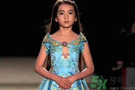 9歲女生的標準身高體重是多少？9歲女生正常身高體重是多少？