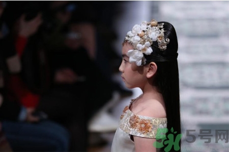 9歲女生的標準身高體重是多少？9歲女生正常身高體重是多少？