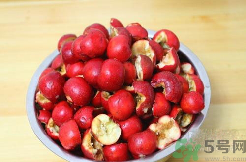 下巴長(zhǎng)痘是上火嗎？下巴長(zhǎng)痘吃什么好？