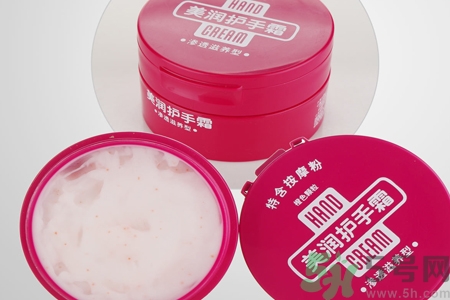 資深堂美潤尿素護(hù)手霜怎么樣？資深堂美潤尿素護(hù)手霜好用嗎？