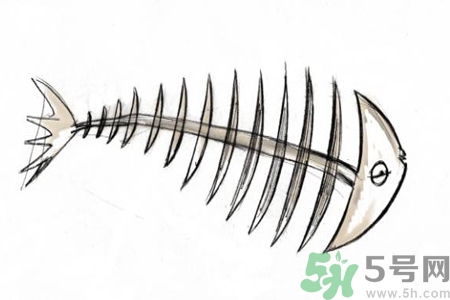 魚刺卡在喉嚨里怎么辦？取魚刺的小技巧有哪些？