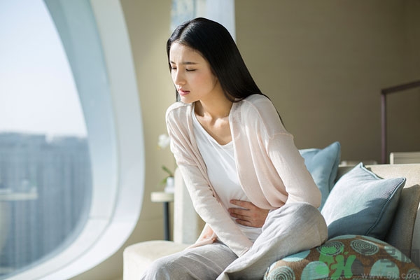 潰瘍性結腸炎肚子疼怎么辦？潰瘍性結腸炎是怎么引起的？
