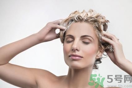 頭皮癢白醋可以洗頭嗎？頭皮癢怎么用醋洗頭？