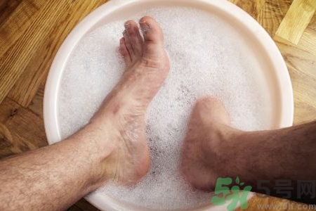 怎么治腳臭？腳臭的原因是什么？