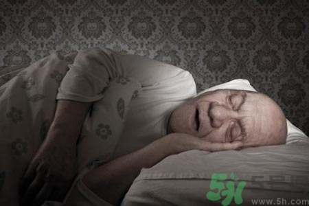 睡覺磨牙是怎么回事？睡覺磨牙的原因是什么？