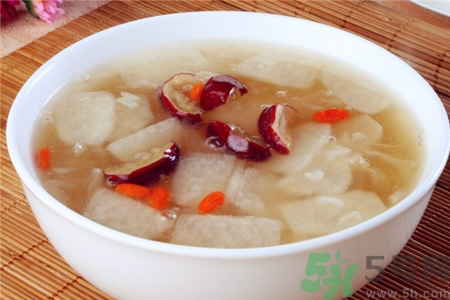 秋季吃什么滋陰潤肺？秋季女人養(yǎng)生滋陰潤肺湯譜