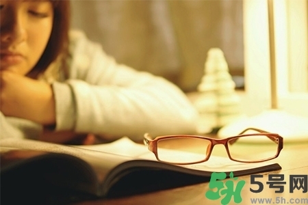 下午犯困怎么辦？犯困按摩什么穴位效果最快？