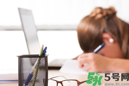 下午犯困怎么辦？犯困按摩什么穴位效果最快？